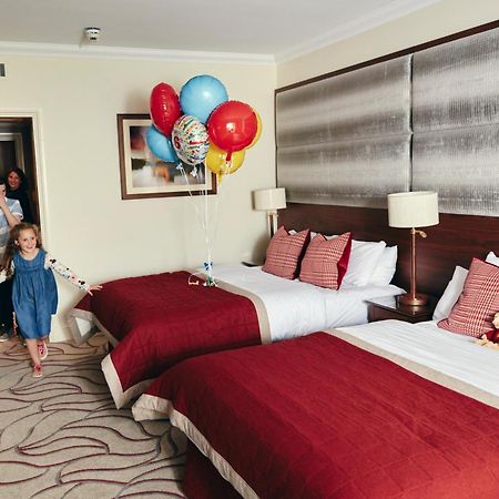 The Celtic Manor Resort Newport  Exterior foto Family room