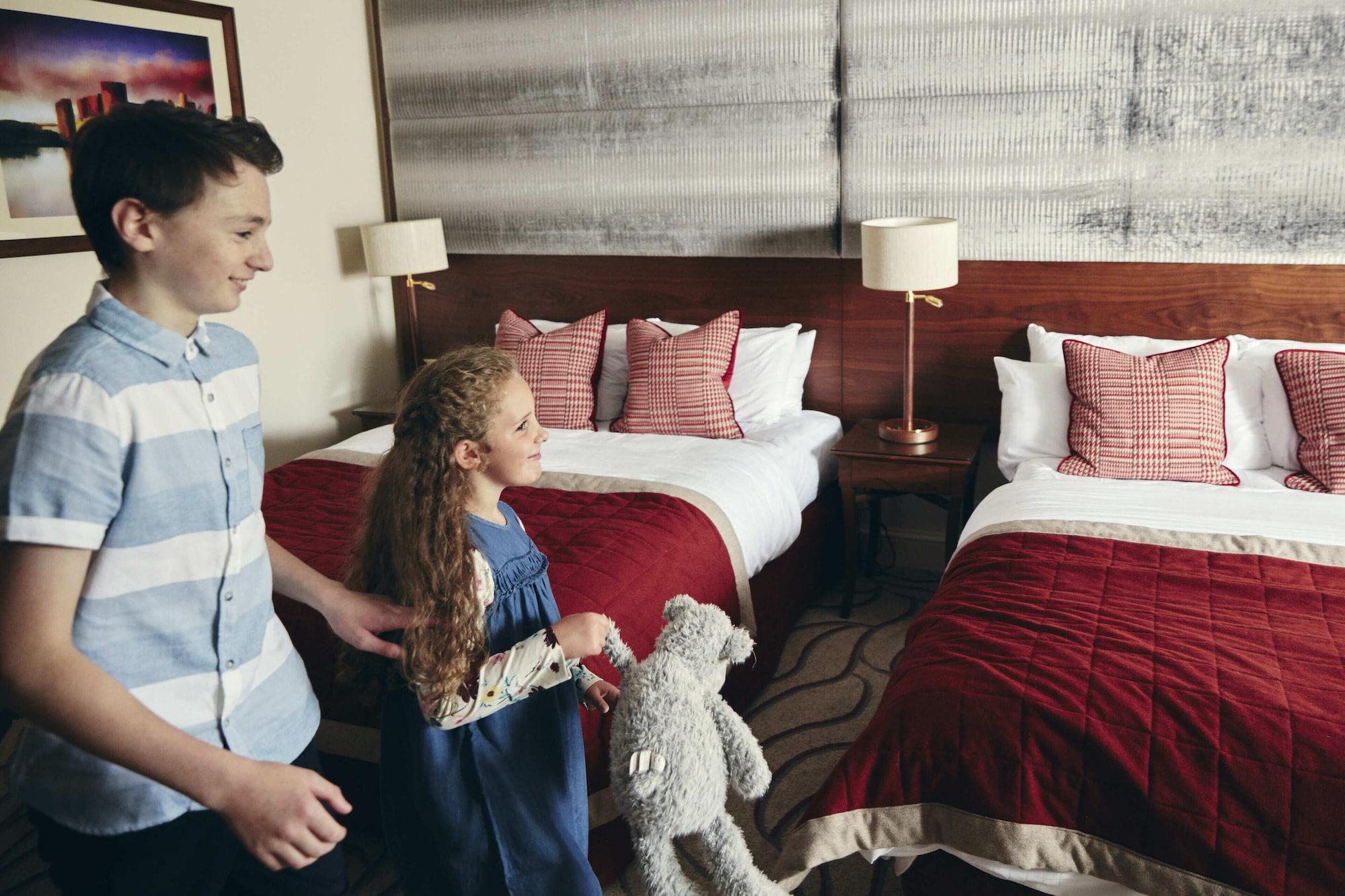 The Celtic Manor Resort Newport  Exterior foto A family room at the hotel