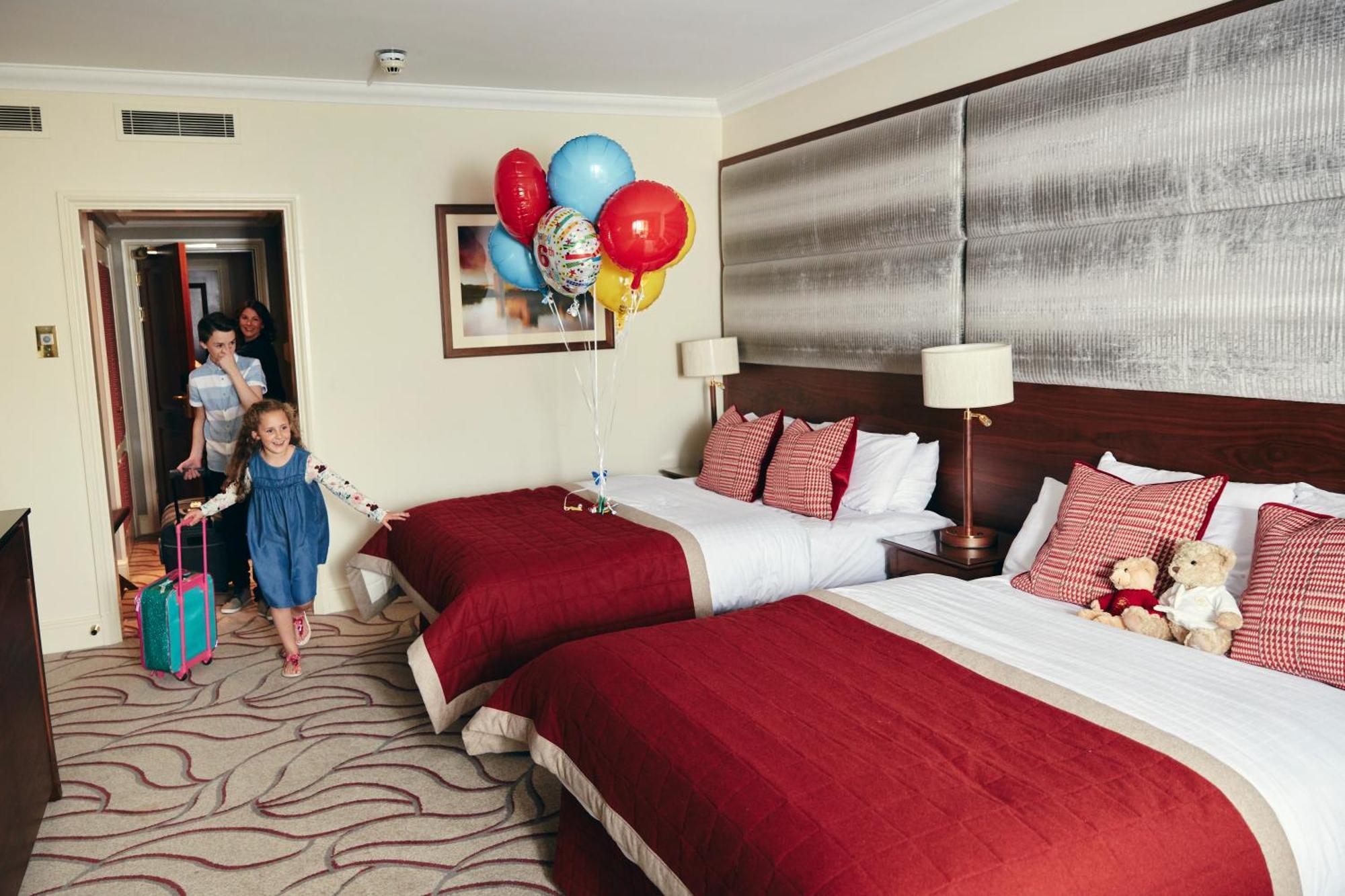 The Celtic Manor Resort Newport  Exterior foto Family room