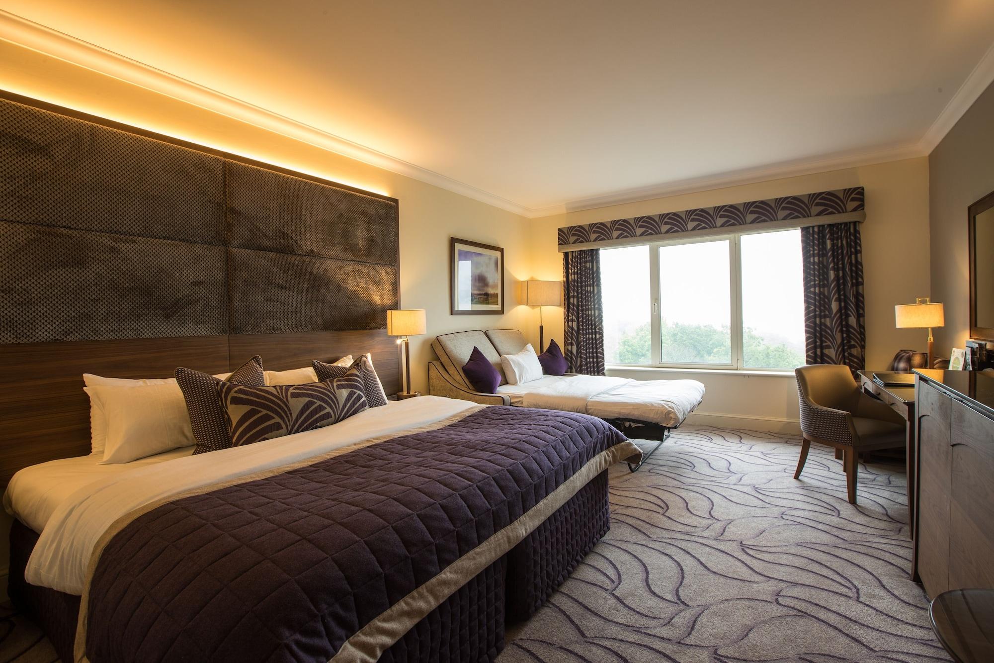 The Celtic Manor Resort Newport  Exterior foto A bedroom at the hotel