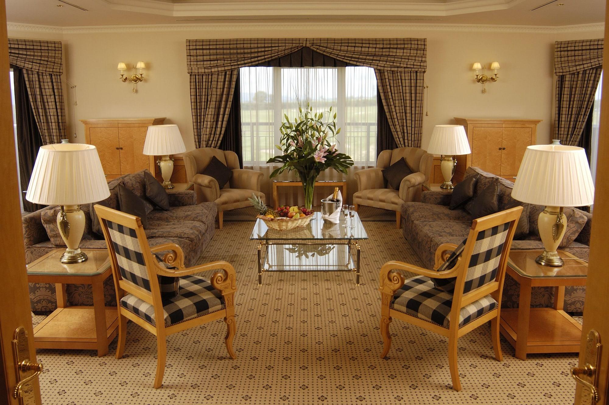 The Celtic Manor Resort Newport  Exterior foto The interior of a suite at the Ritz