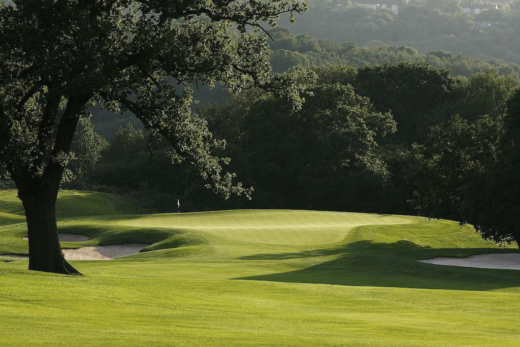 The Celtic Manor Resort Newport  Exterior foto The 18th green at The Country Club