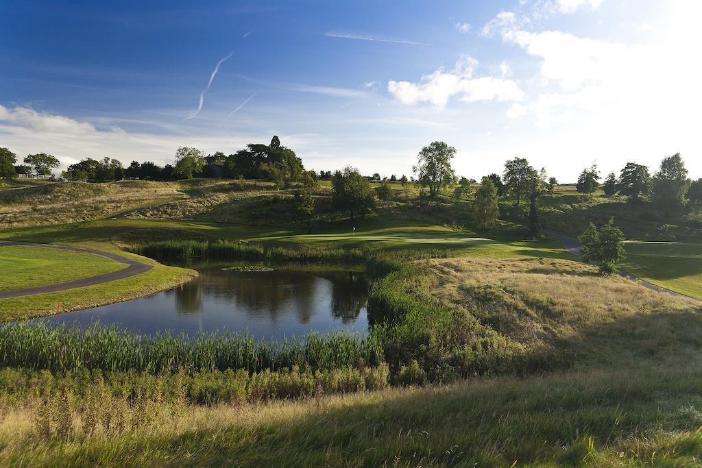 The Celtic Manor Resort Newport  Exterior foto The 13th hole at The Grove